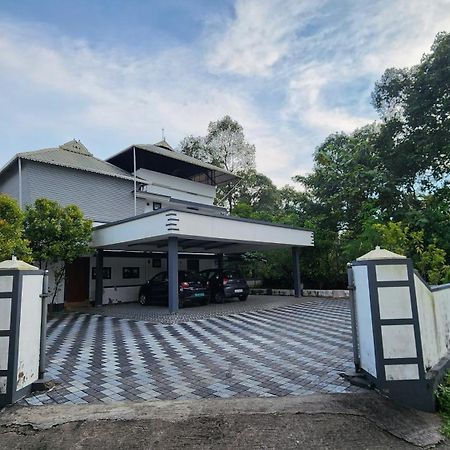 Ebs Guest House Недумбассері Екстер'єр фото